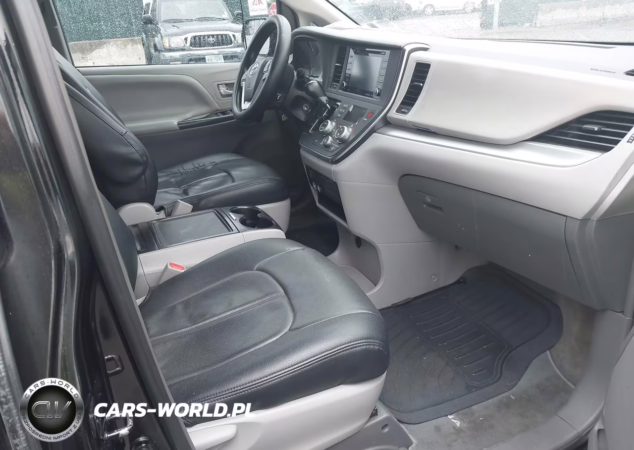 2018 Toyota Sienna Le 8 Passenger VIN:5TDKZ3DC5JS946369 - 5