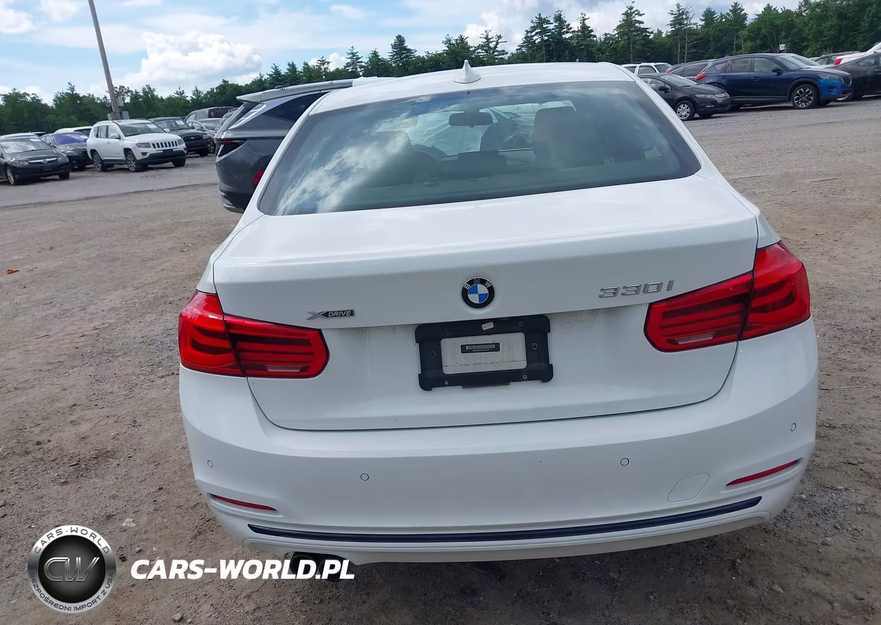 2018 BMW 330I xDrive VIN:WBA8D9C56JA607550 - 17