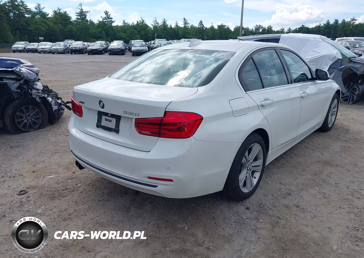 2018 BMW 330I xDrive VIN:WBA8D9C56JA607550 - 4