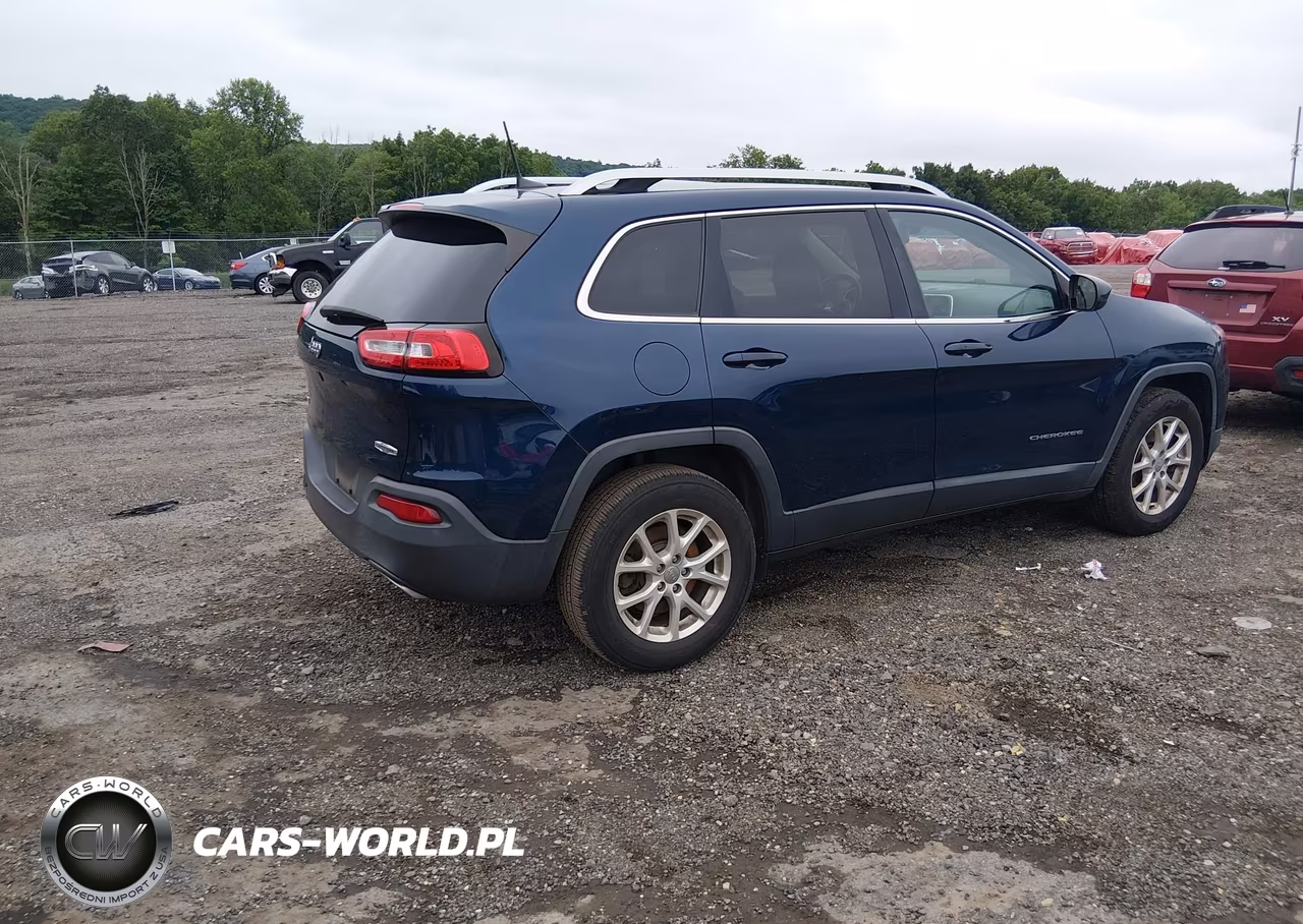 2018 Jeep Cherokee Latitude Plus 4X4 VIN:1C4PJMLX9JD522406 - 4