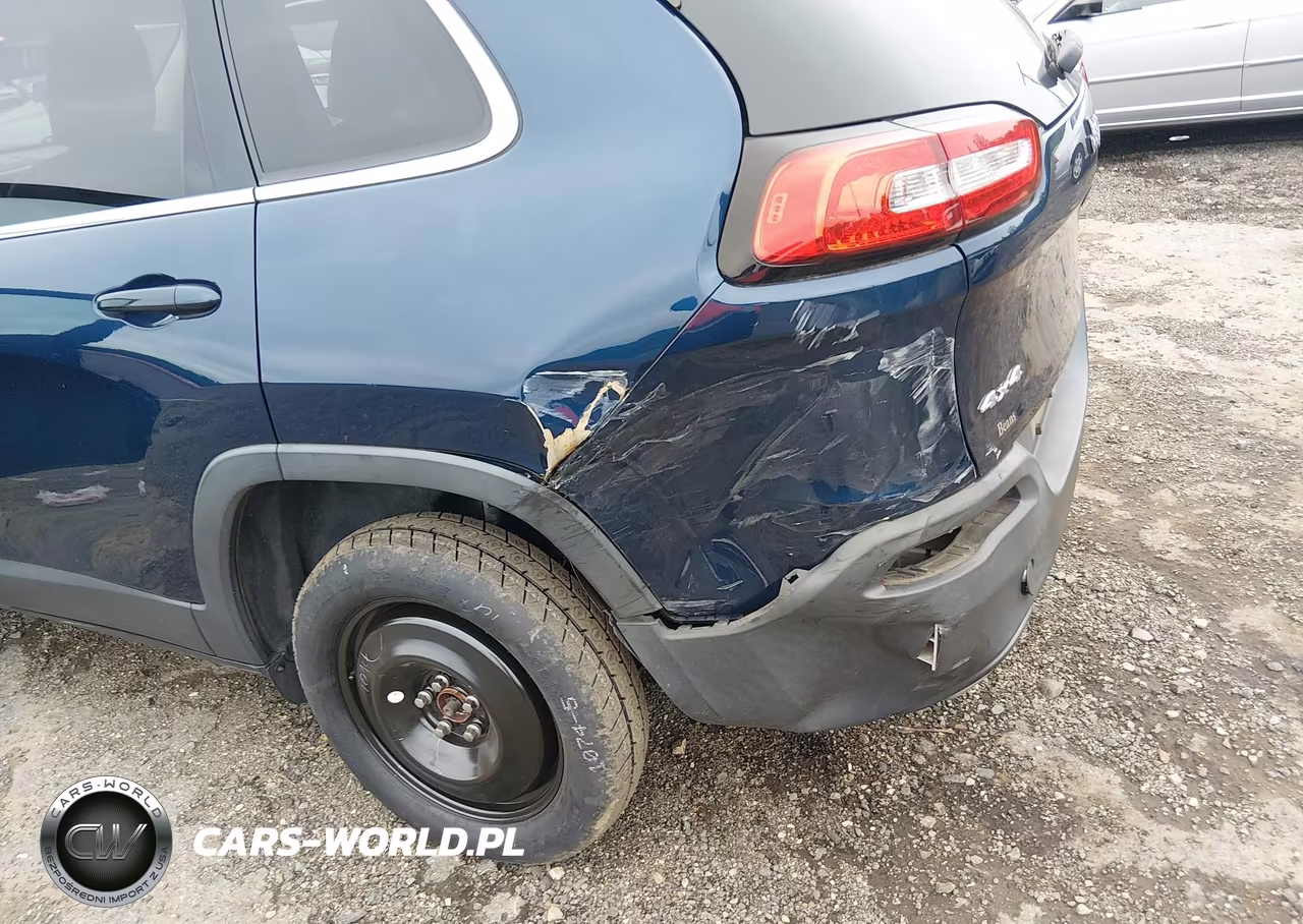 2018 Jeep Cherokee Latitude Plus 4X4 VIN:1C4PJMLX9JD522406 - 6
