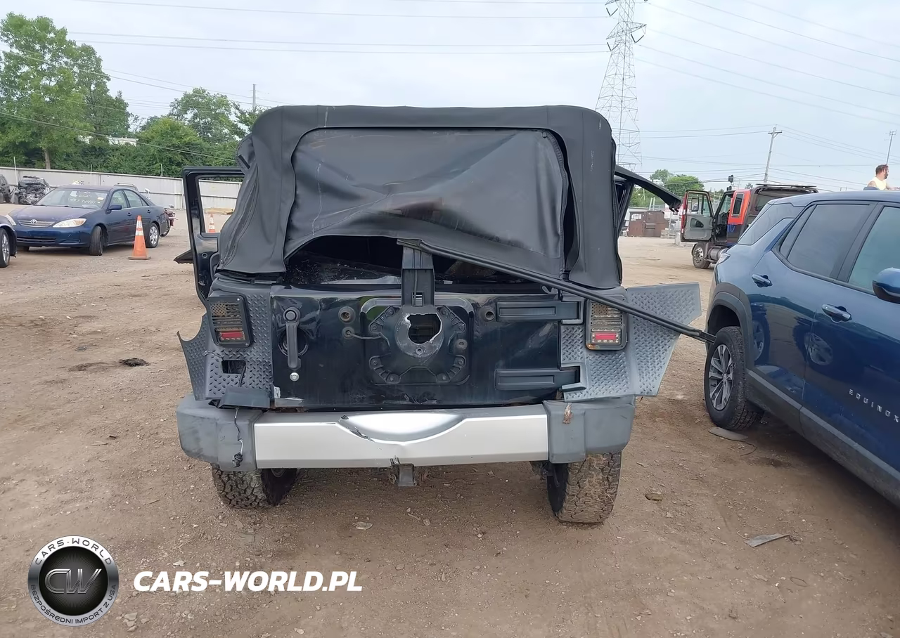 2008 Jeep Wrangler Unlimited Sahara VIN:1J4GA59128L638226 - 15