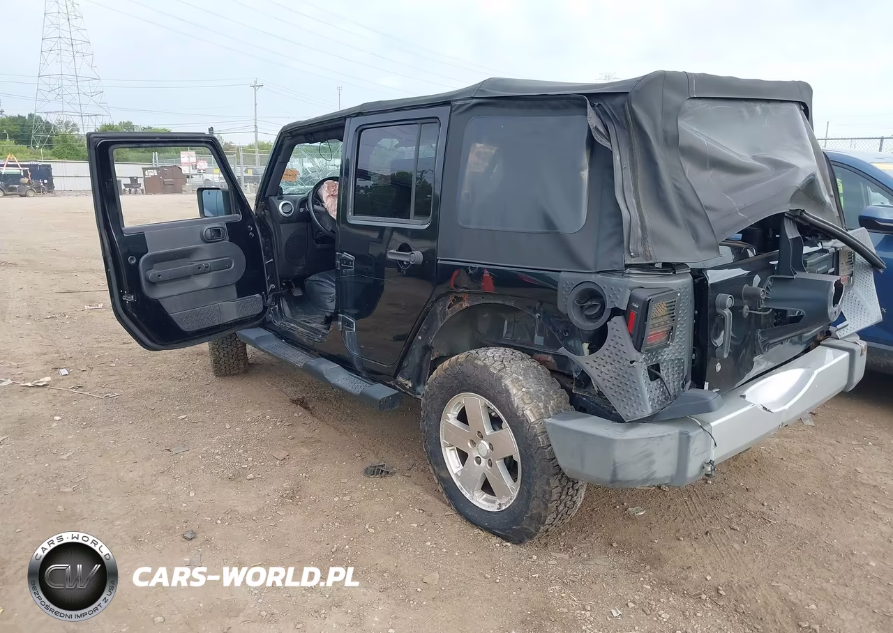 2008 Jeep Wrangler Unlimited Sahara VIN:1J4GA59128L638226 - 3