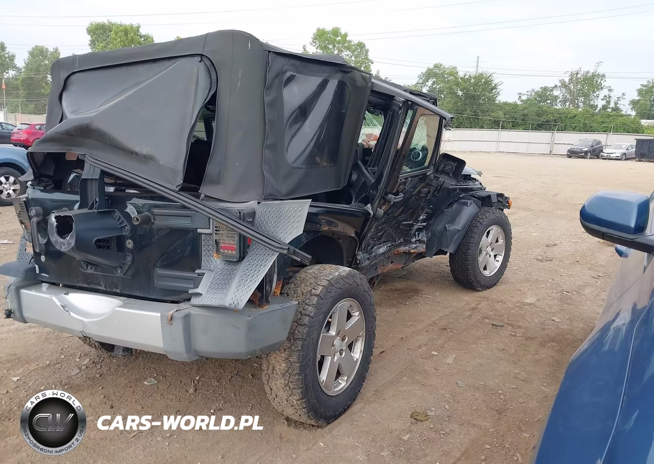 2008 Jeep Wrangler Unlimited Sahara VIN:1J4GA59128L638226 - 4