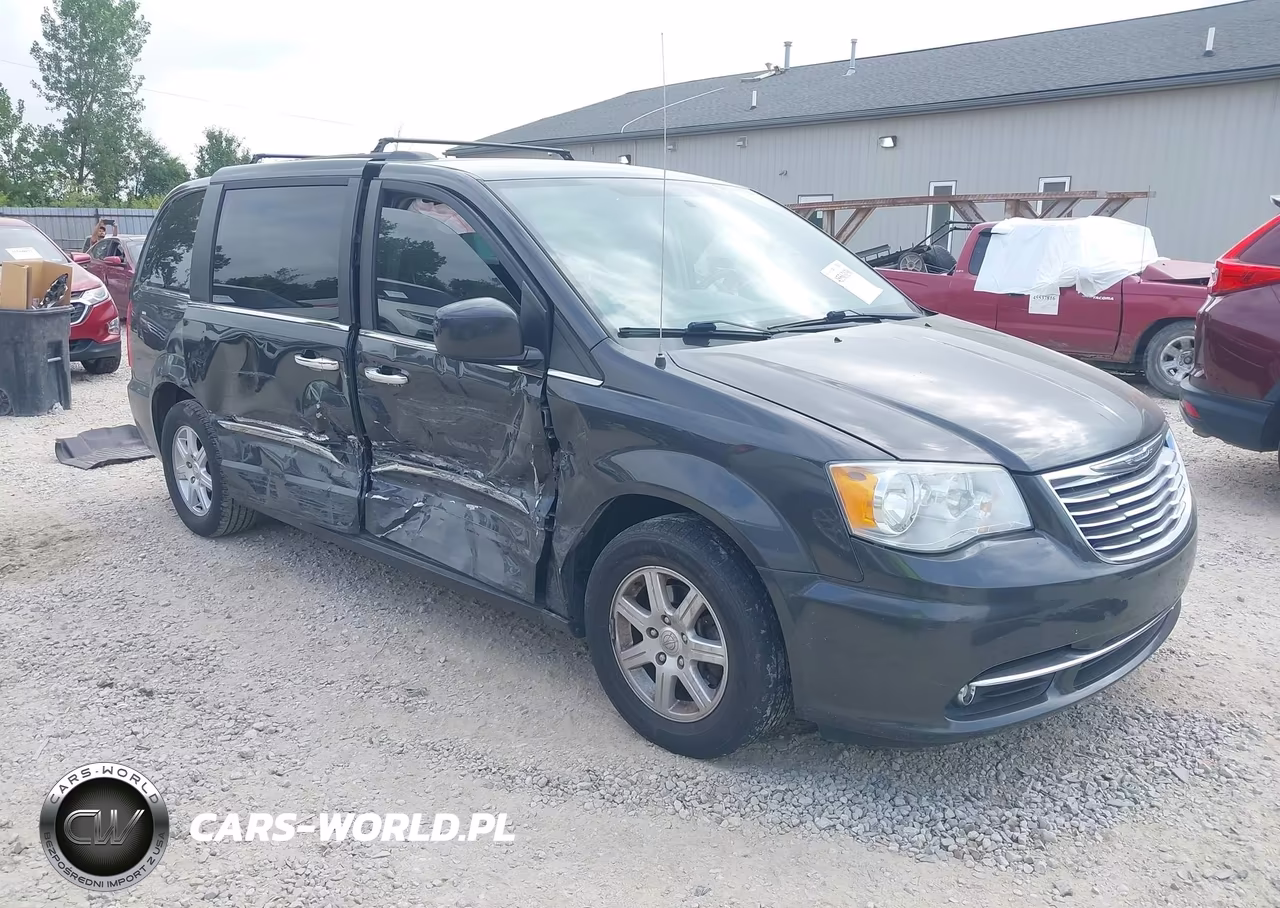 2011 Chrysler Town & Country Touring – zdjęcie 1 z 16