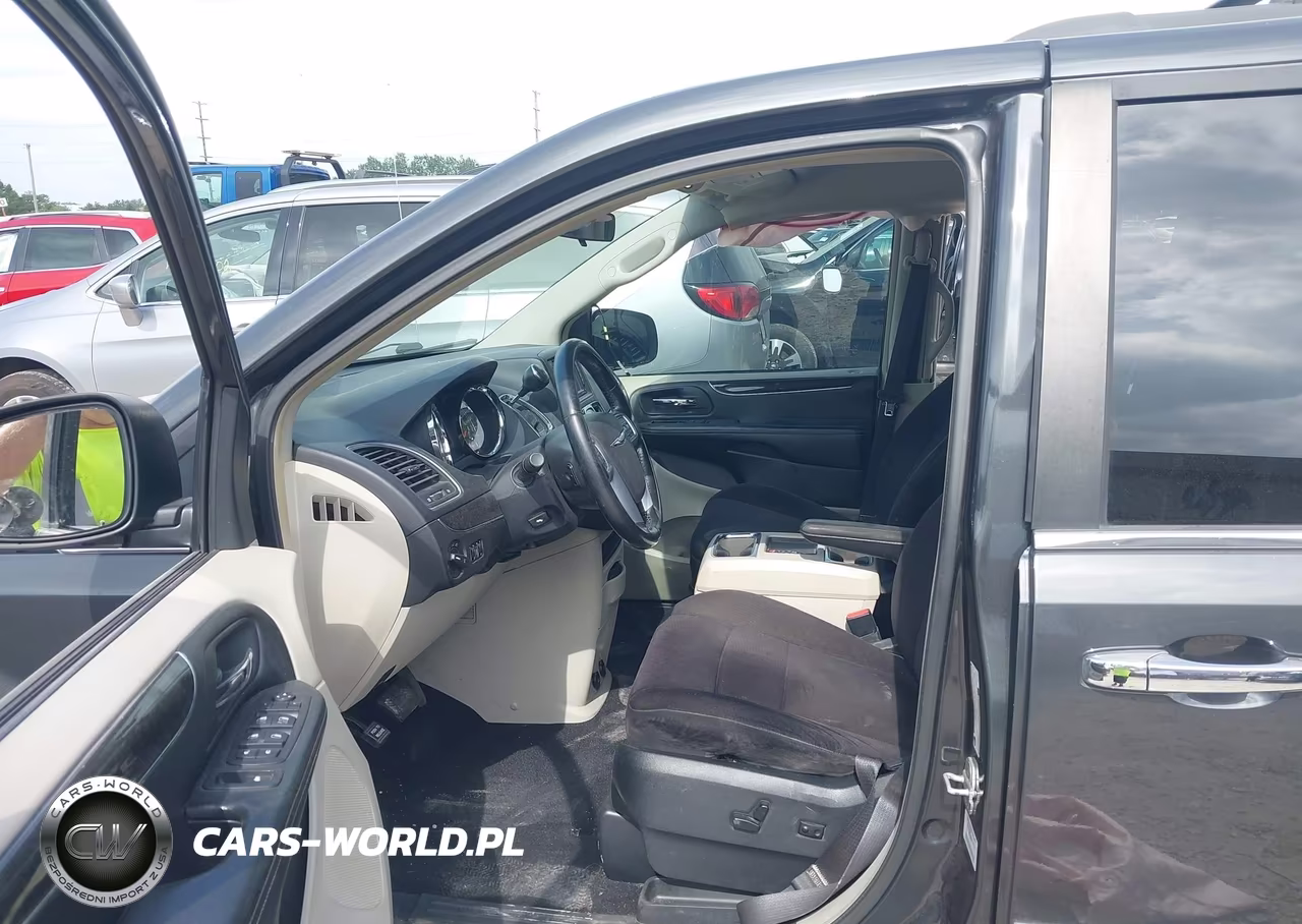 2011 Chrysler Town & Country Touring VIN:2A4RR5DGXBR775684 - 5