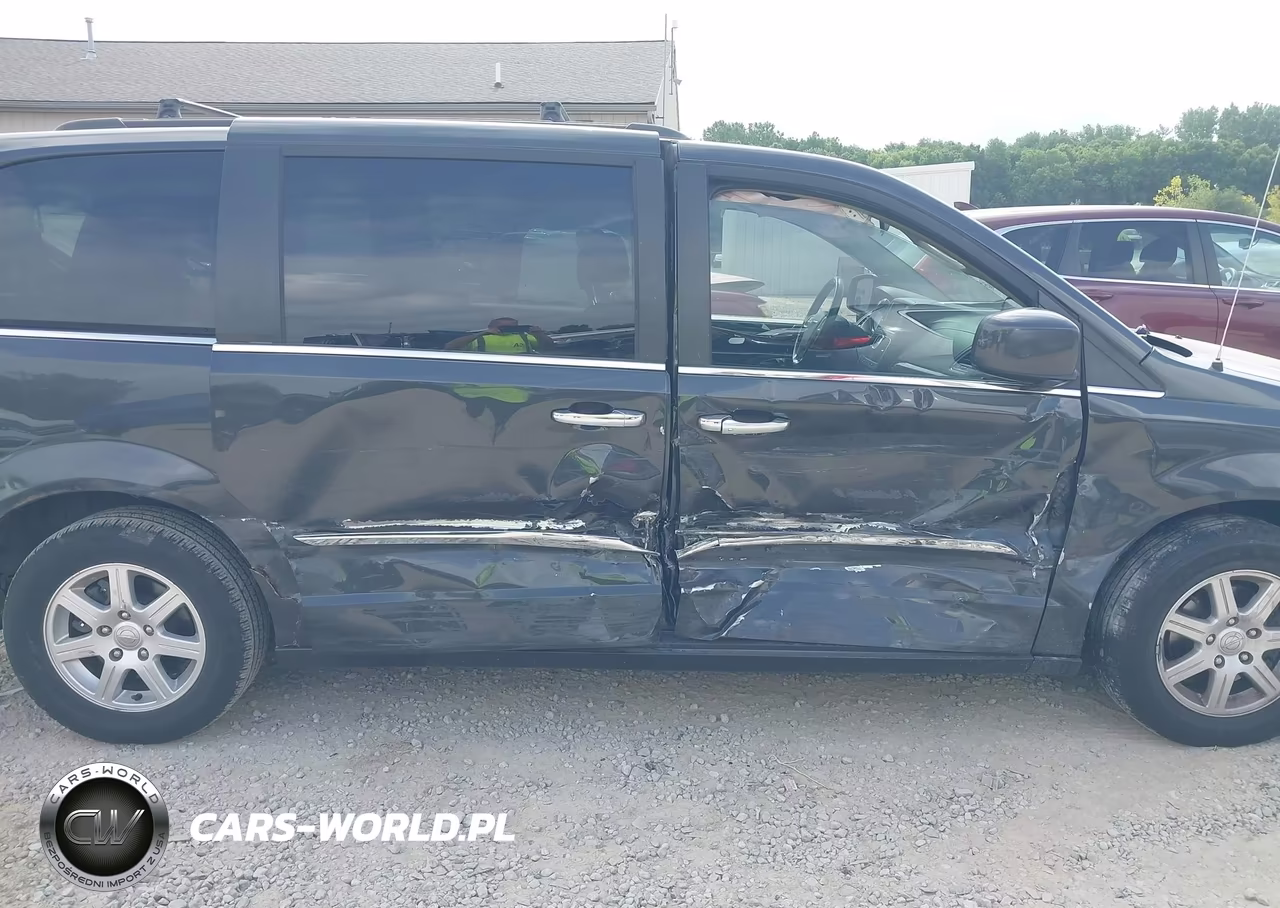 2011 Chrysler Town & Country Touring VIN:2A4RR5DGXBR775684 - 6