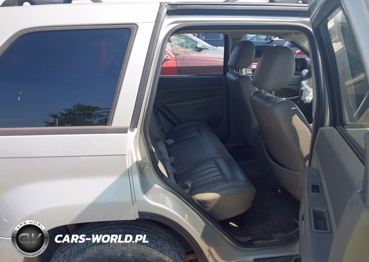2007 Jeep Grand Cherokee Laredo VIN:1J8GR48K87C522913 - 8