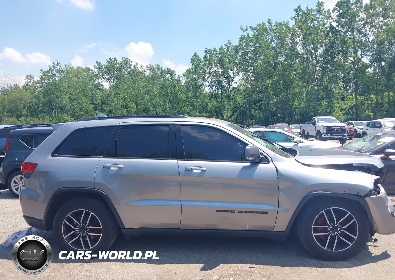 2020 Jeep Grand Cherokee Trailhawk 4X4 VIN:1C4RJFLG4LC217361 - 13