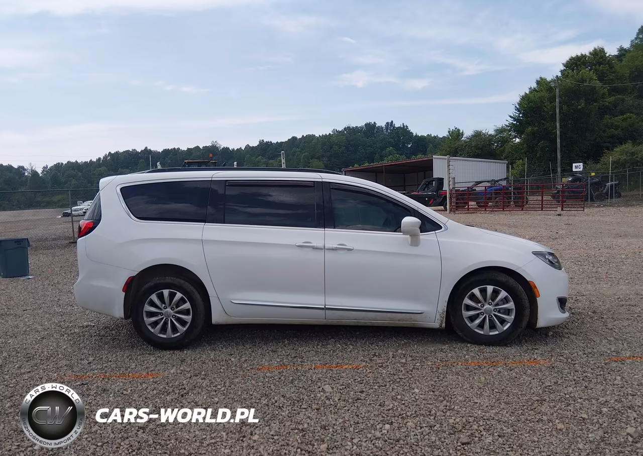 2017 Chrysler Pacifica Touring-L VIN:2C4RC1BG1HR733724 - 14