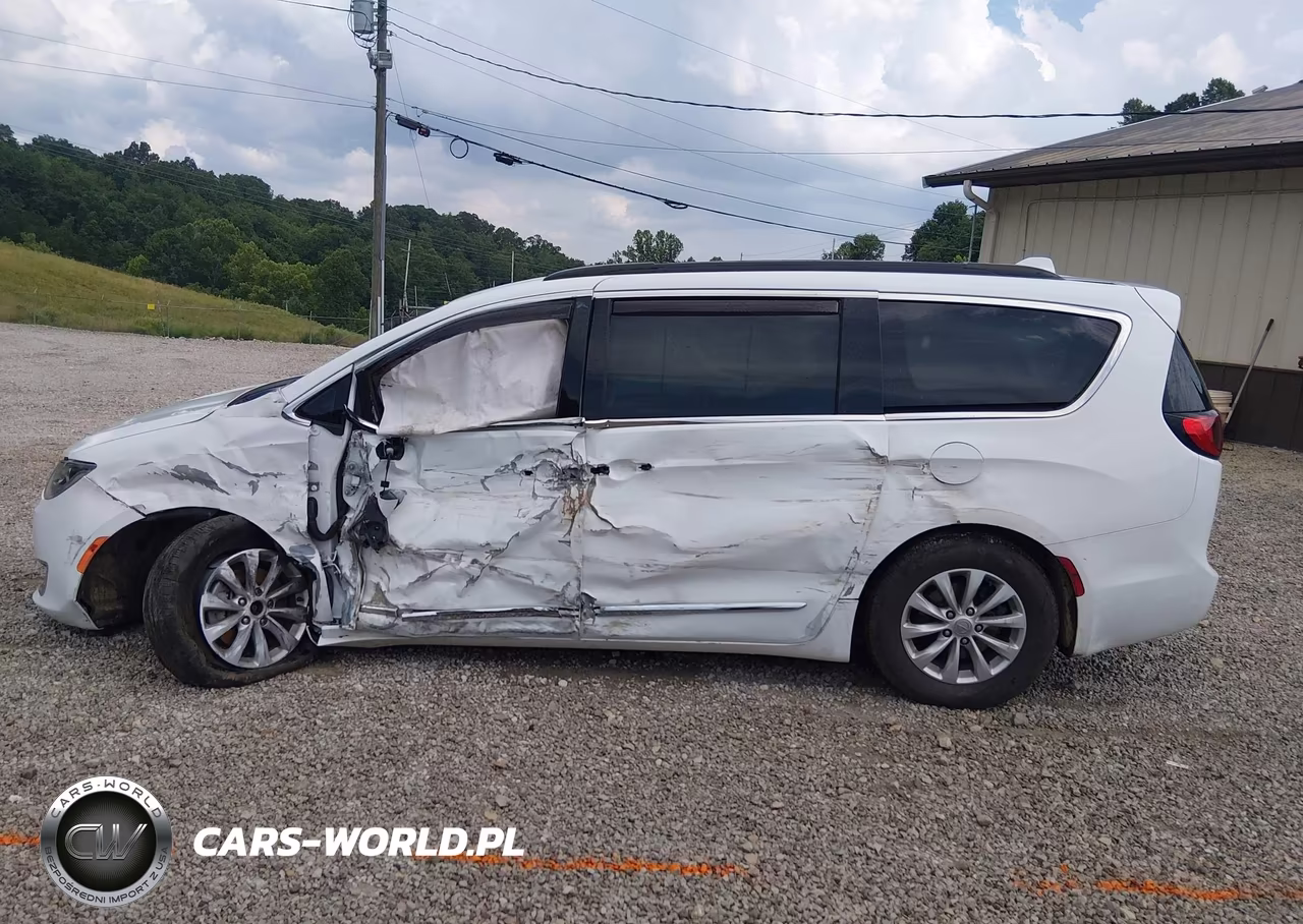 2017 Chrysler Pacifica Touring-L VIN:2C4RC1BG1HR733724 - 15