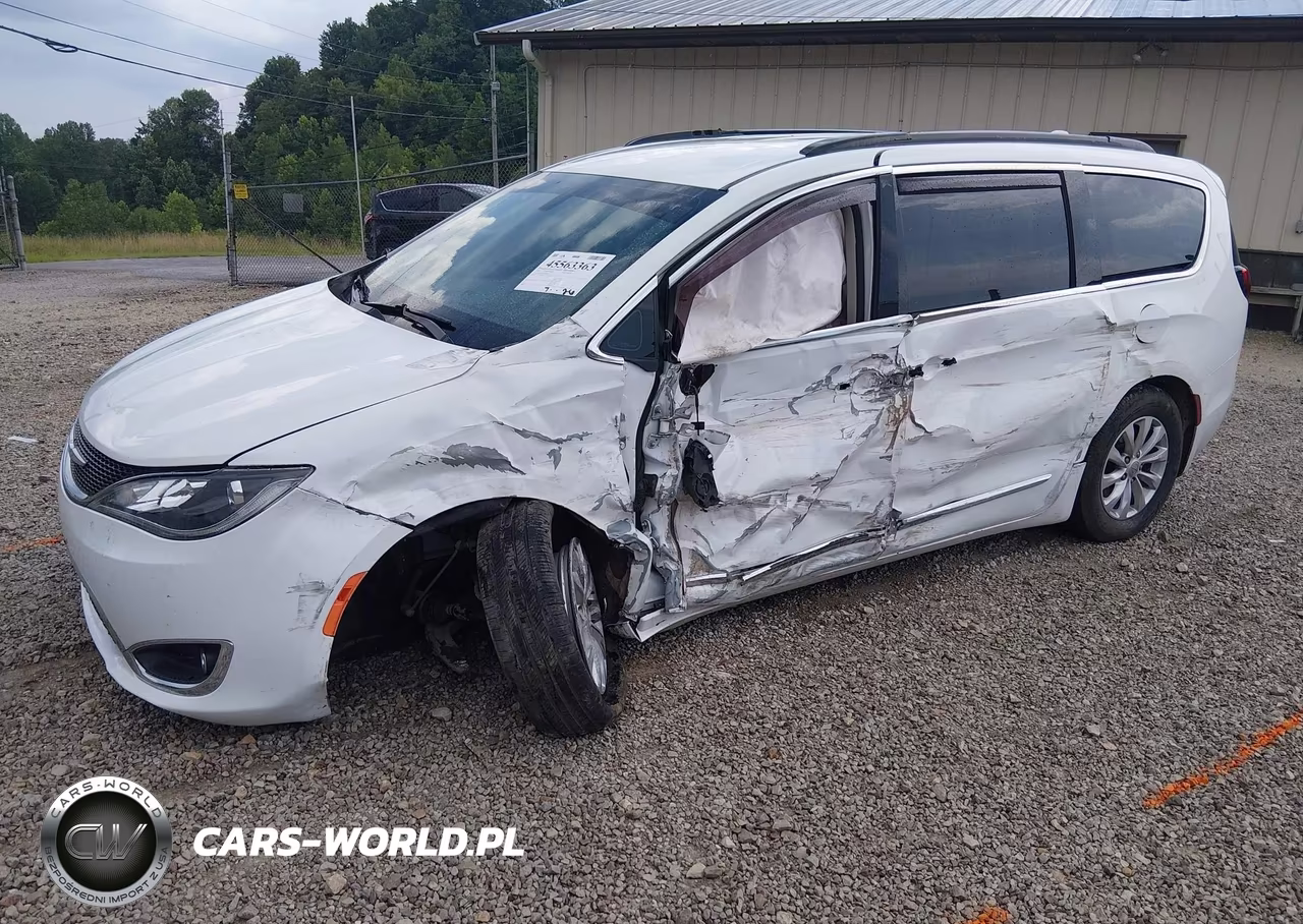 2017 Chrysler Pacifica Touring-L VIN:2C4RC1BG1HR733724 - 2