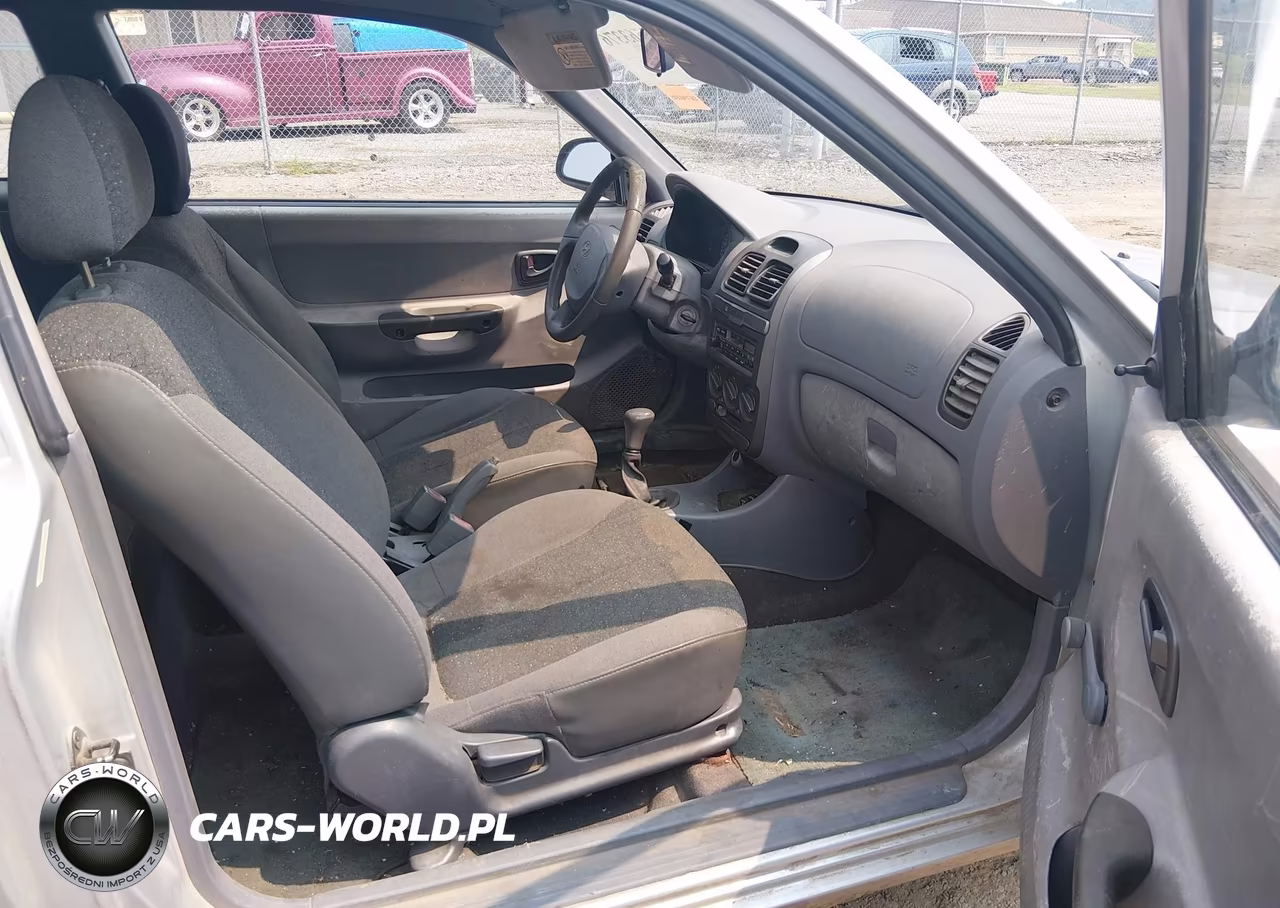 2002 Hyundai Accent L VIN:KMHCF35GX2U164933 - 5