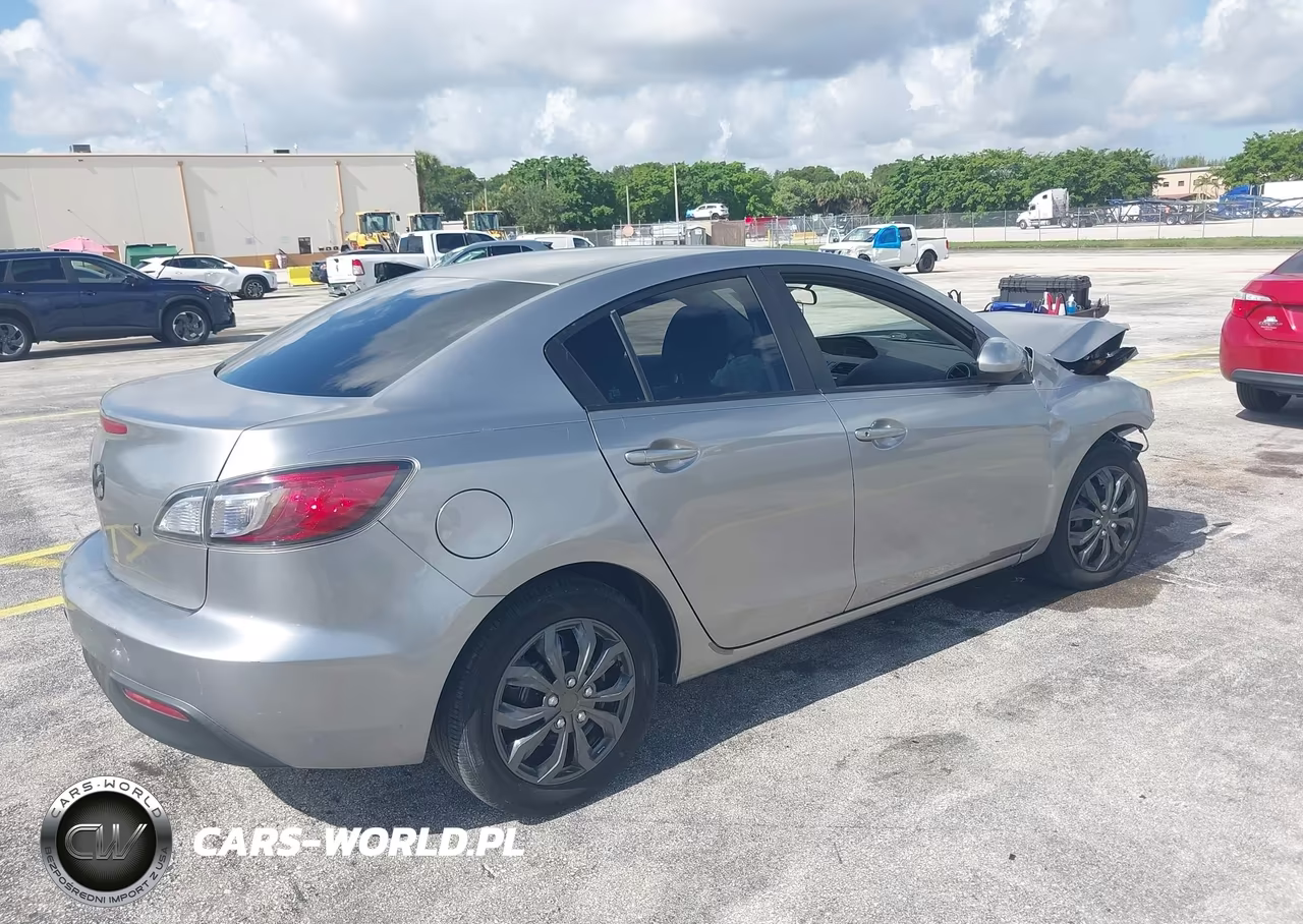 2011 Mazda Mazda3 I Sport VIN:JM1BL1UG3B1462644 - 4