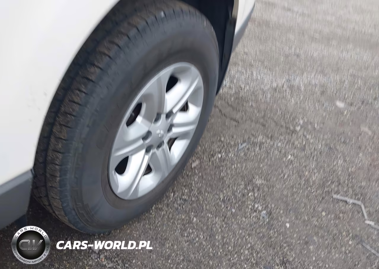 2011 Chevrolet Traverse Ls VIN:1GNKRFED1BJ389345 - 12