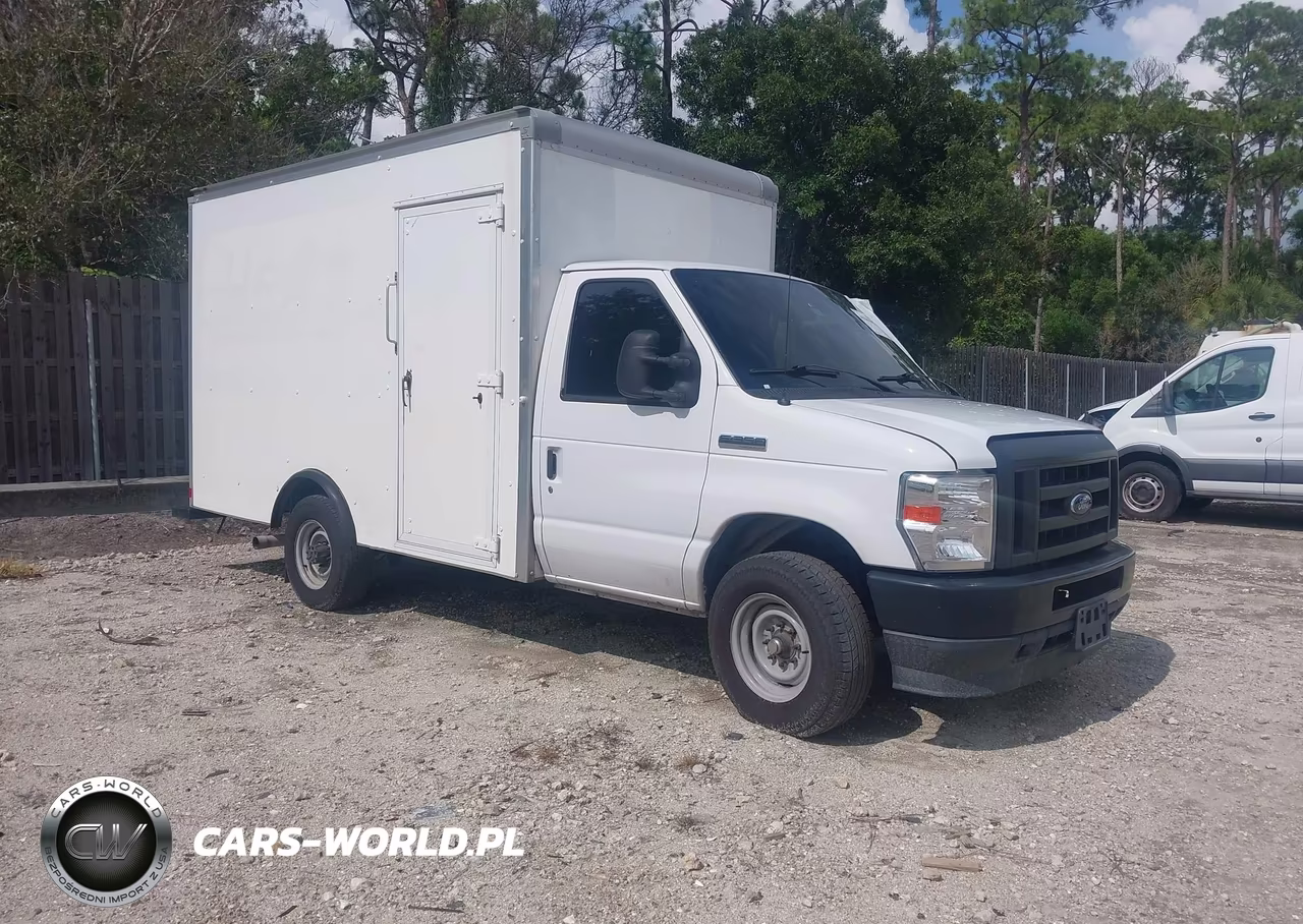 2022 Ford E-350 Cutaway