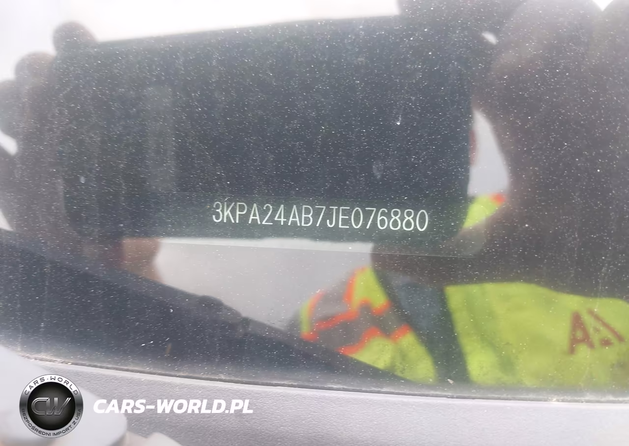 2018 Kia Rio S VIN:3KPA24AB7JE076880 - 9
