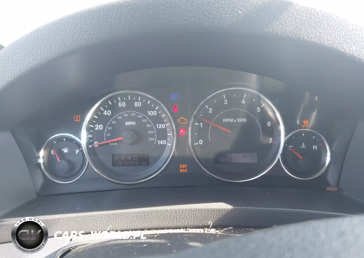 2010 Jeep Grand Cherokee Laredo VIN:1J4PR4GK7AC147364 - 7