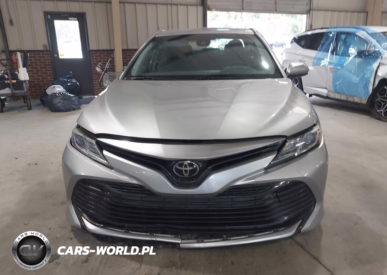 2018 Toyota Camry Le VIN:JTNB11HK4J3013394 - 12