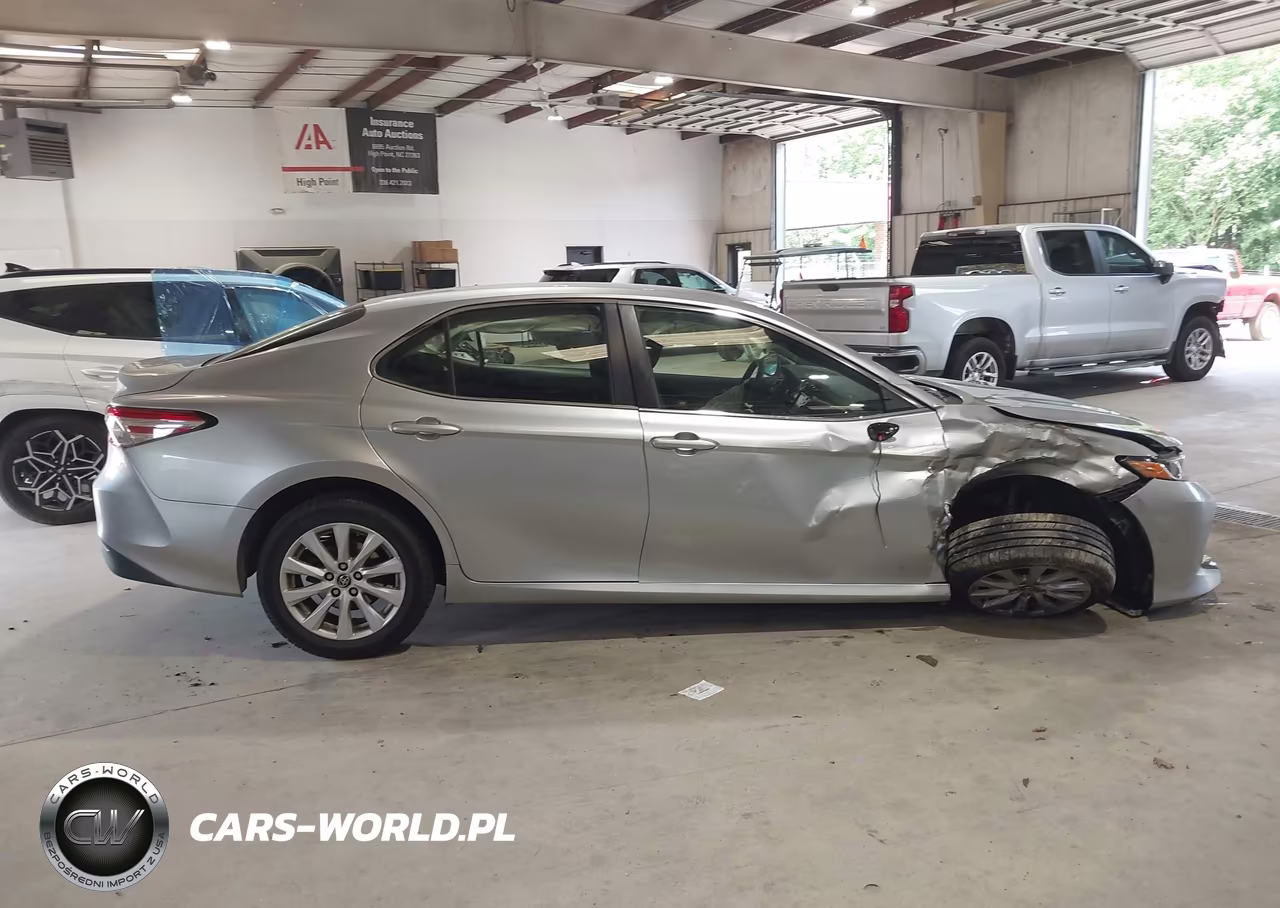 2018 Toyota Camry Le VIN:JTNB11HK4J3013394 - 13