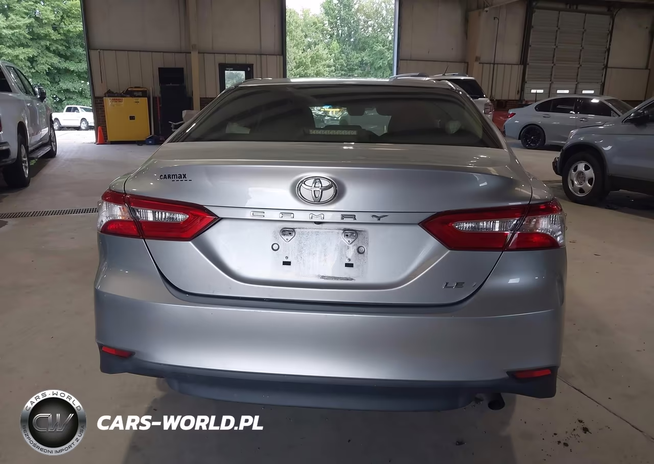 2018 Toyota Camry Le VIN:JTNB11HK4J3013394 - 16