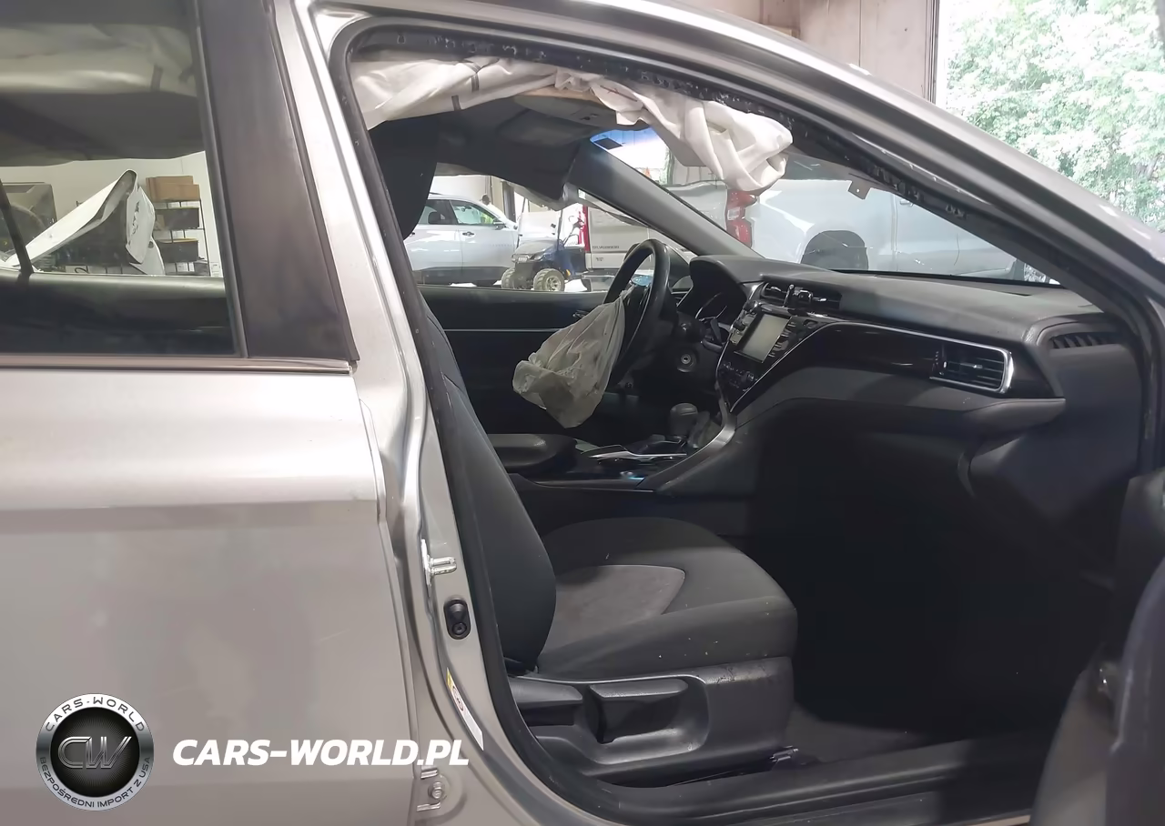 2018 Toyota Camry Le VIN:JTNB11HK4J3013394 - 5