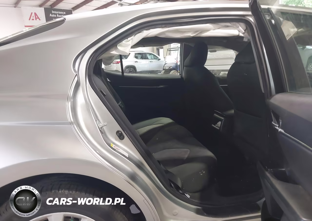 2018 Toyota Camry Le VIN:JTNB11HK4J3013394 - 8