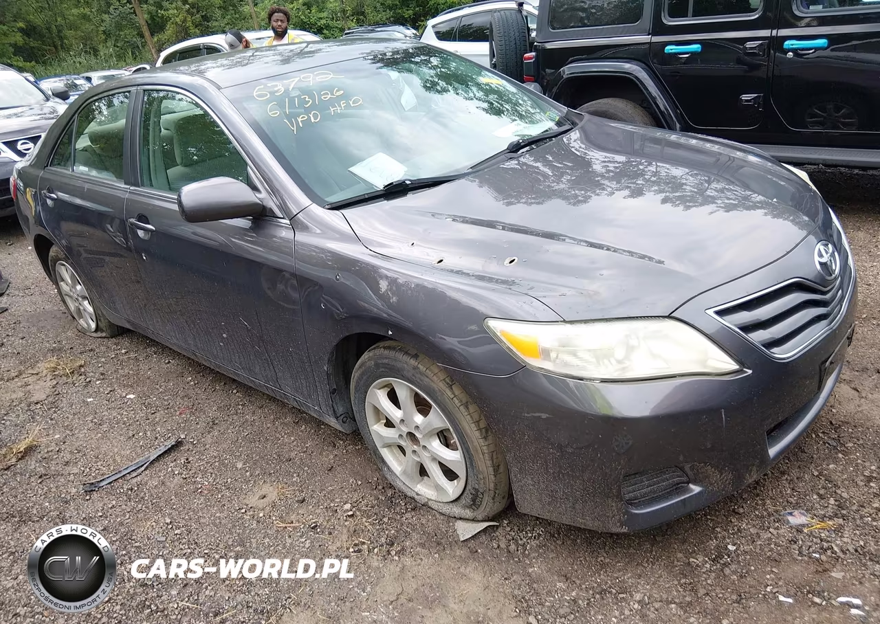 2011 Toyota Camry Le – zdjęcie 1 z 16