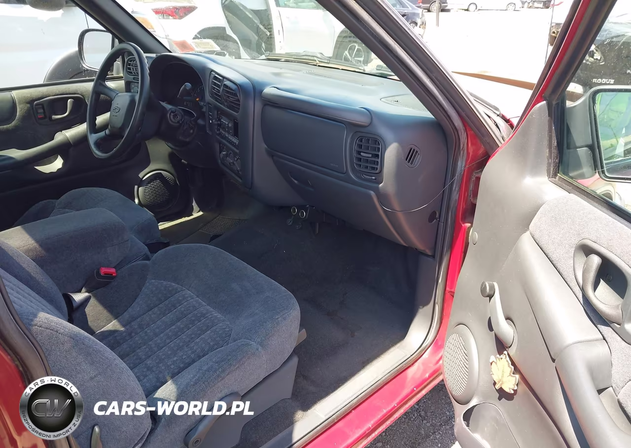 2000 Chevrolet S10 VIN:1GCCS1444YK113640 - 5