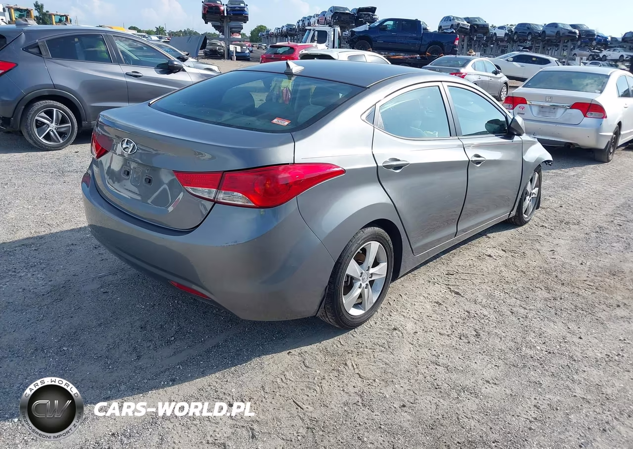 2013 Hyundai Elantra Gls VIN:5NPDH4AE2DH317489 - 4
