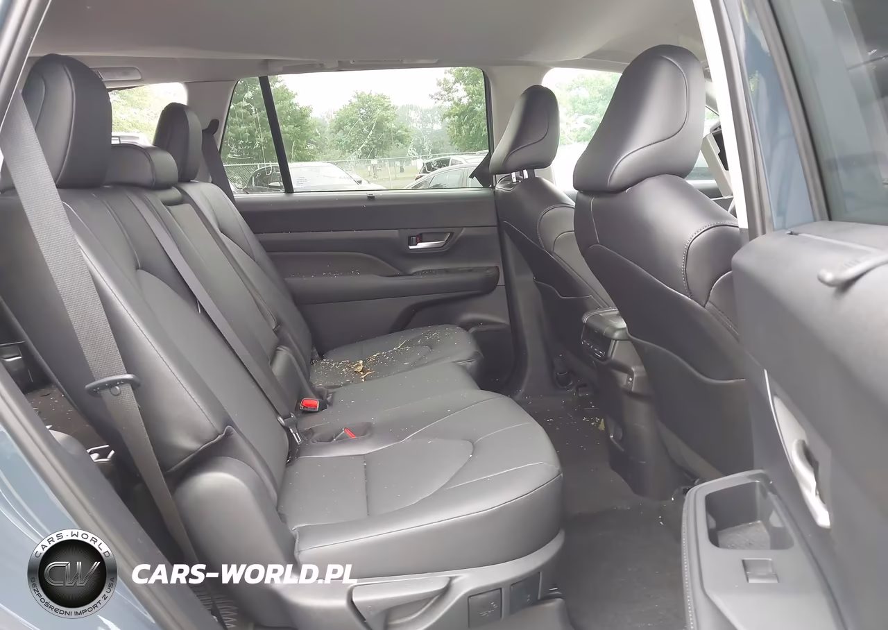 2026 Toyota Grand Highlander Xle VIN:5TDAAAB52TS123820 - 8