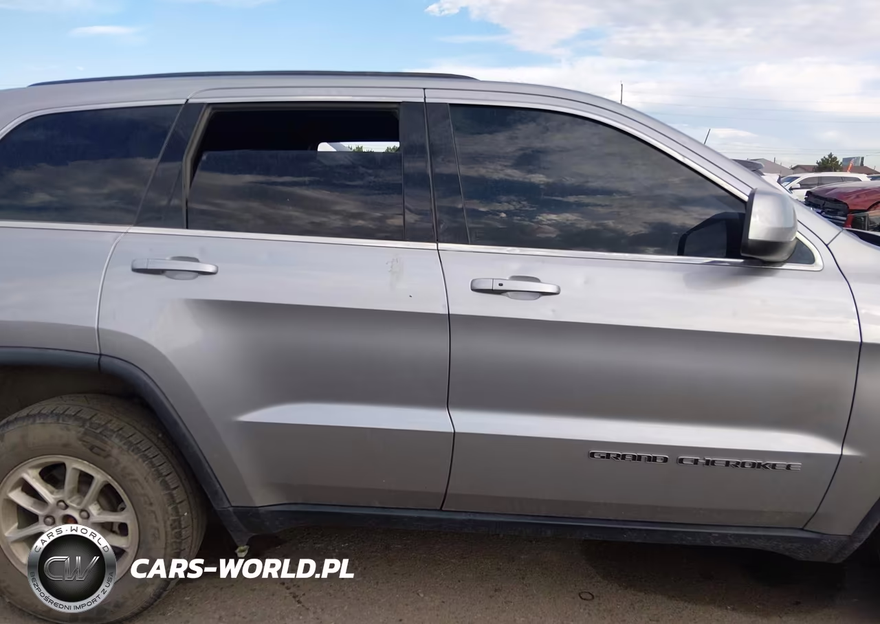 2018 Jeep Grand Cherokee Laredo 4X4 VIN:1C4RJFAG8JC180685 - 13