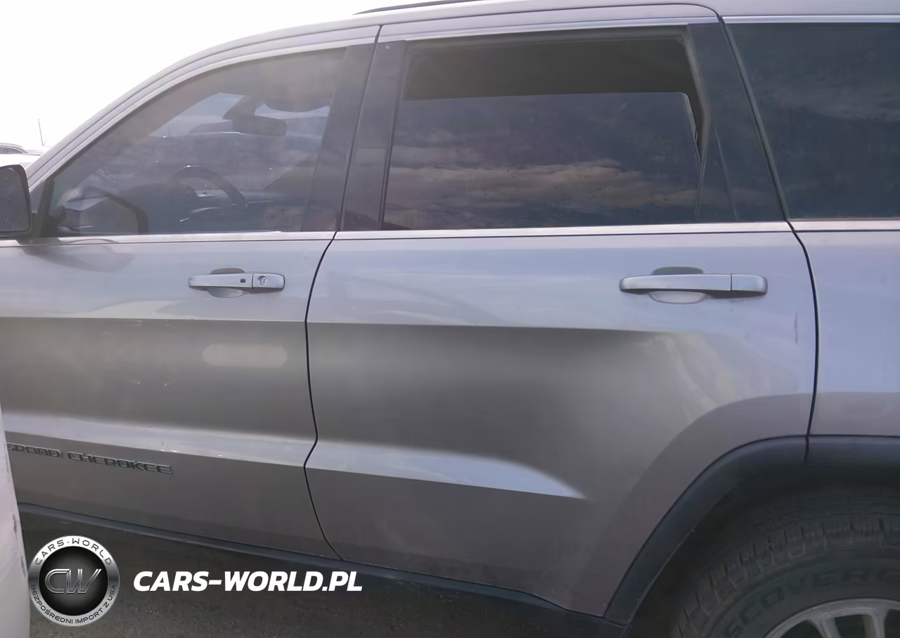 2018 Jeep Grand Cherokee Laredo 4X4 VIN:1C4RJFAG8JC180685 - 14