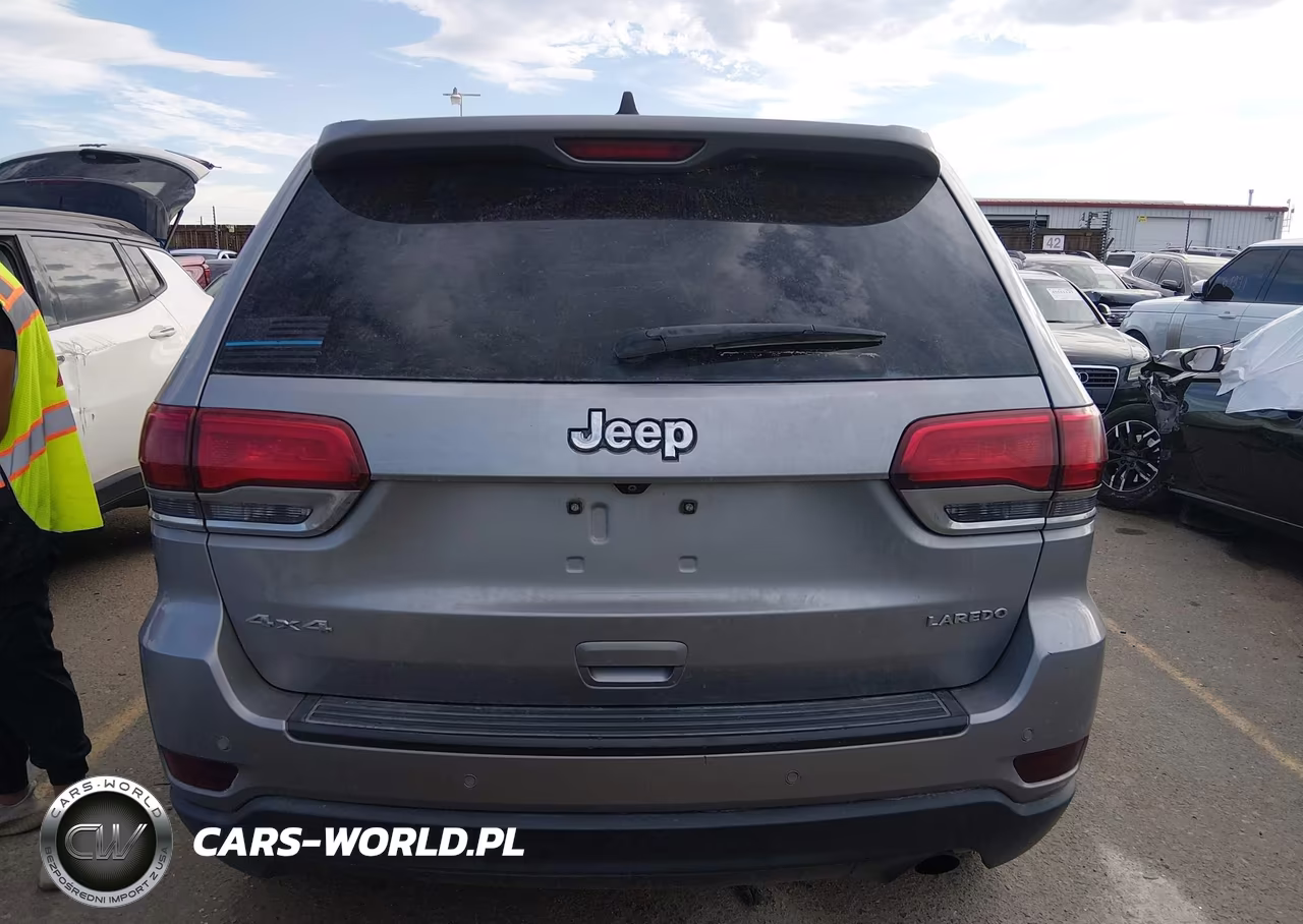 2018 Jeep Grand Cherokee Laredo 4X4 VIN:1C4RJFAG8JC180685 - 16