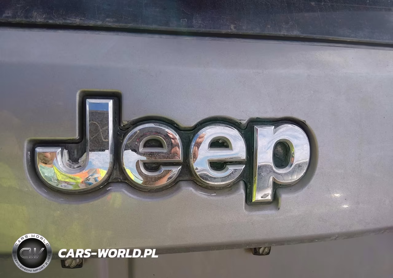 2018 Jeep Grand Cherokee Laredo 4X4 VIN:1C4RJFAG8JC180685 - 18