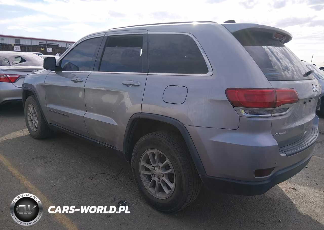 2018 Jeep Grand Cherokee Laredo 4X4 VIN:1C4RJFAG8JC180685 - 3