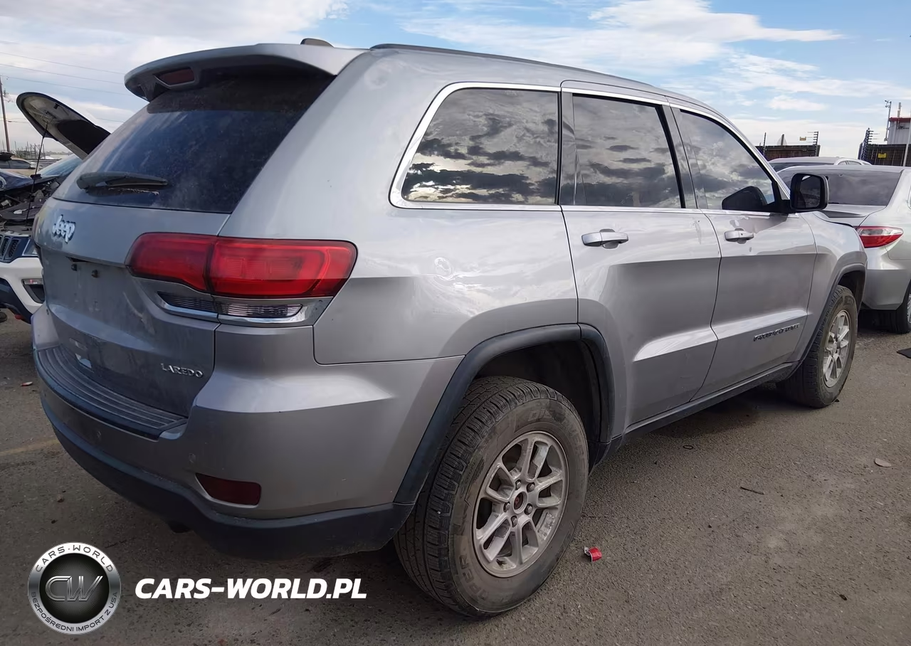 2018 Jeep Grand Cherokee Laredo 4X4 VIN:1C4RJFAG8JC180685 - 4