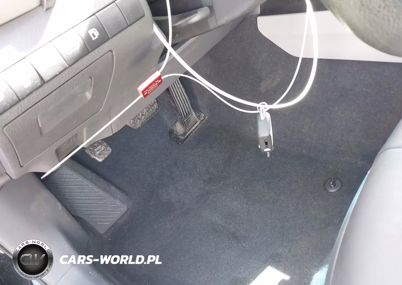 2018 Toyota Camry Le VIN:4T1B11HK8JU665591 - 11