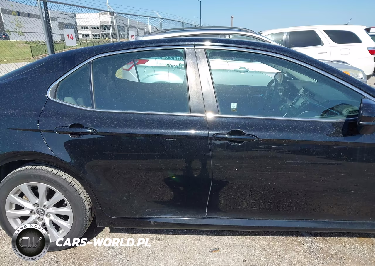 2018 Toyota Camry Le VIN:4T1B11HK8JU665591 - 14