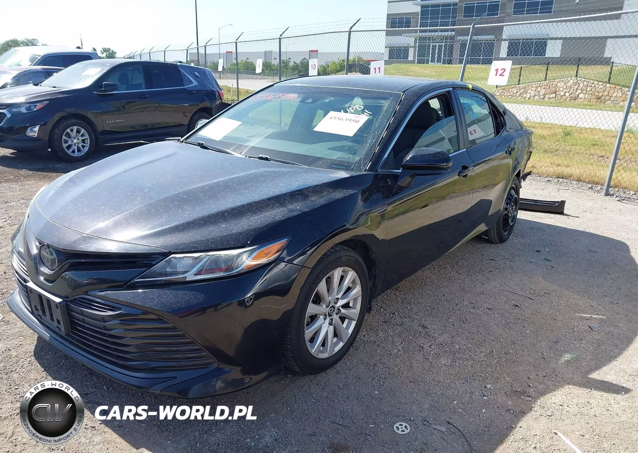 2018 Toyota Camry Le VIN:4T1B11HK8JU665591 - 2