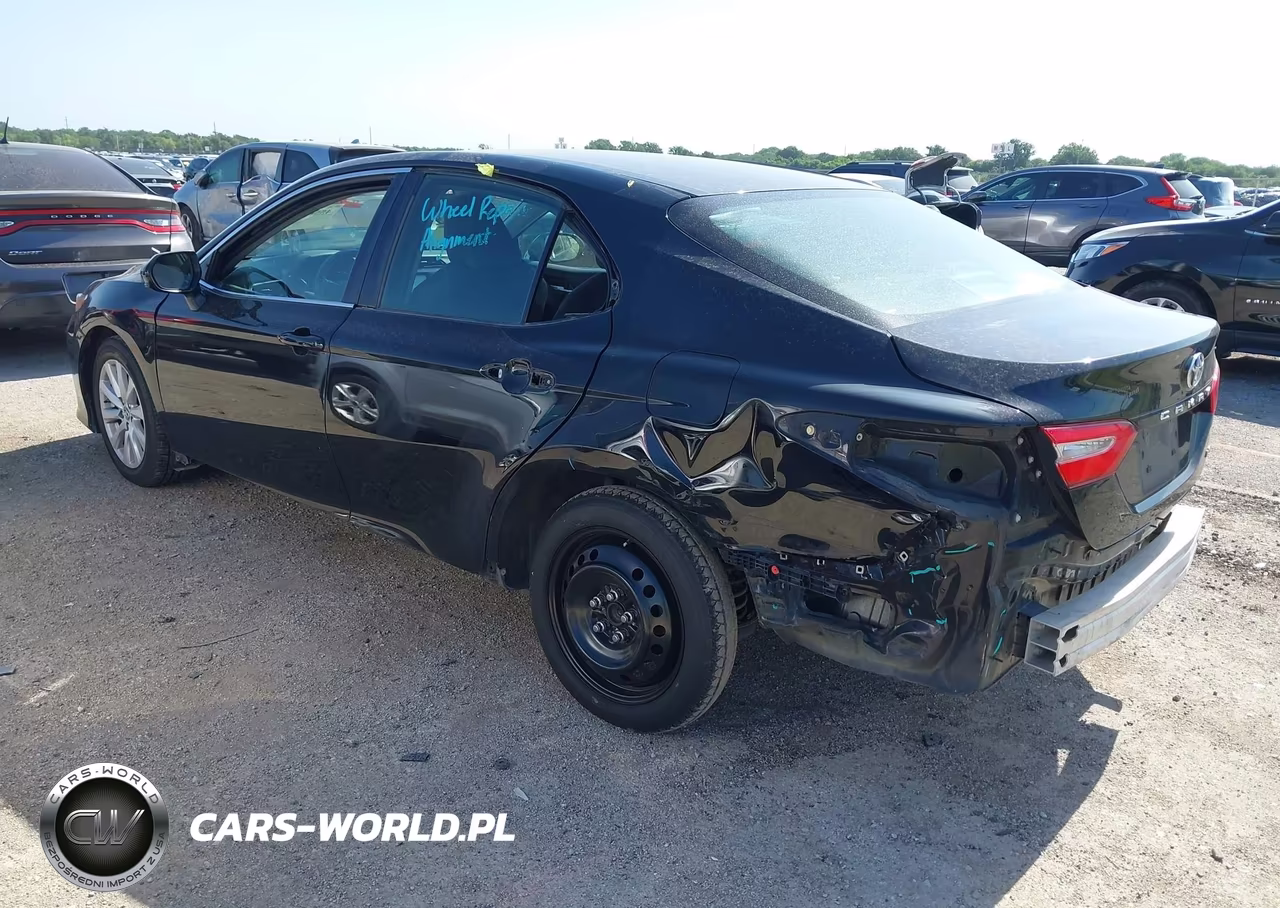 2018 Toyota Camry Le VIN:4T1B11HK8JU665591 - 3