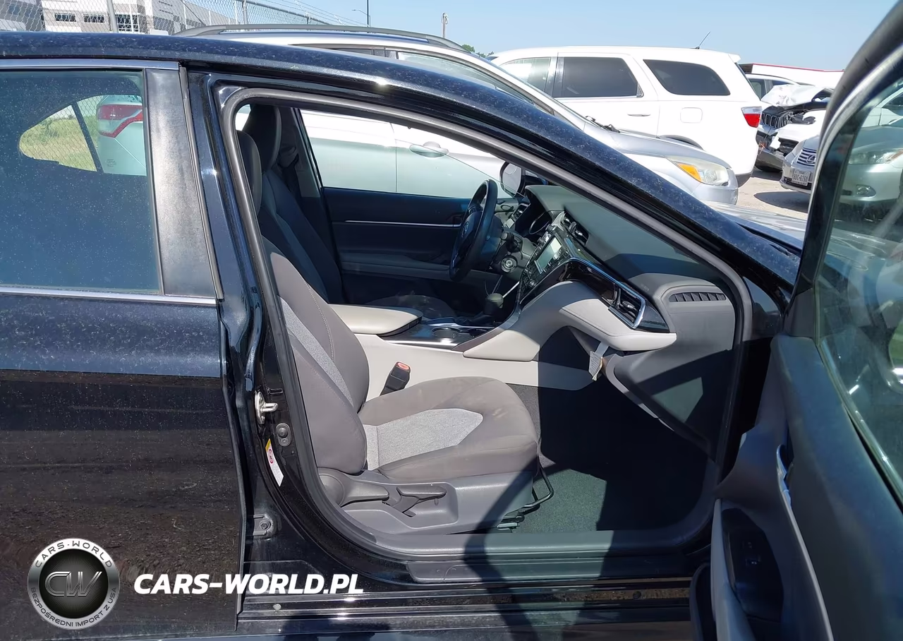2018 Toyota Camry Le VIN:4T1B11HK8JU665591 - 5
