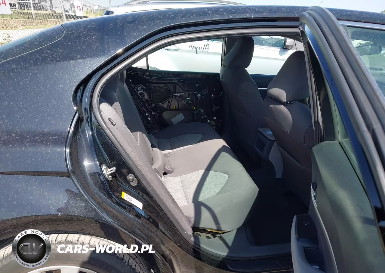 2018 Toyota Camry Le VIN:4T1B11HK8JU665591 - 8