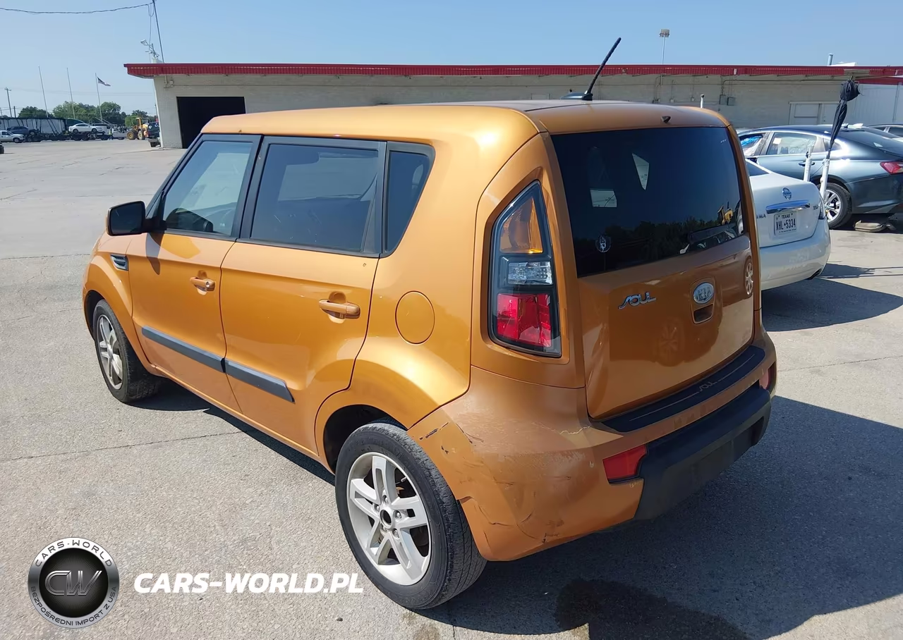 2011 Kia Soul + VIN:KNDJT2A27B7303049 - 3