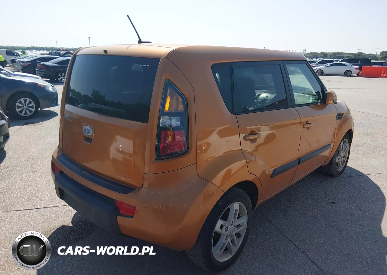 2011 Kia Soul + VIN:KNDJT2A27B7303049 - 4