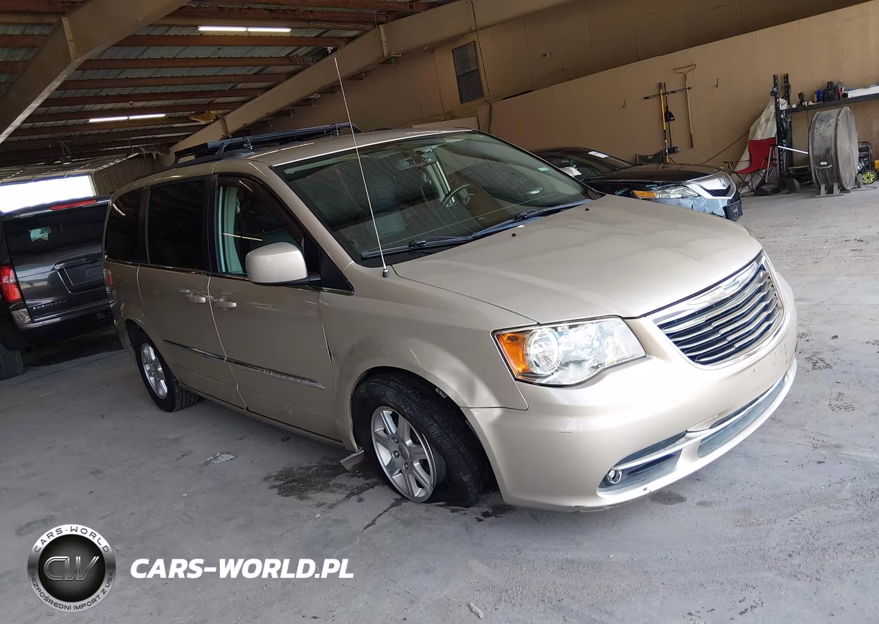 2012 Chrysler Town & Country Touring – zdjęcie 1 z 13