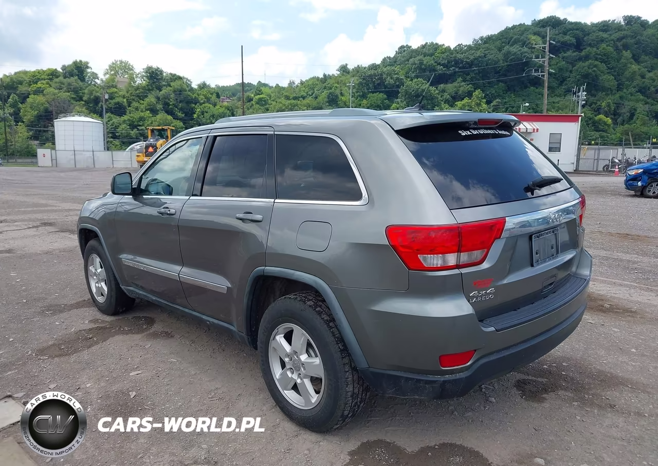 2011 Jeep Grand Cherokee Laredo VIN:1J4RR4GG1BC576845 - 3
