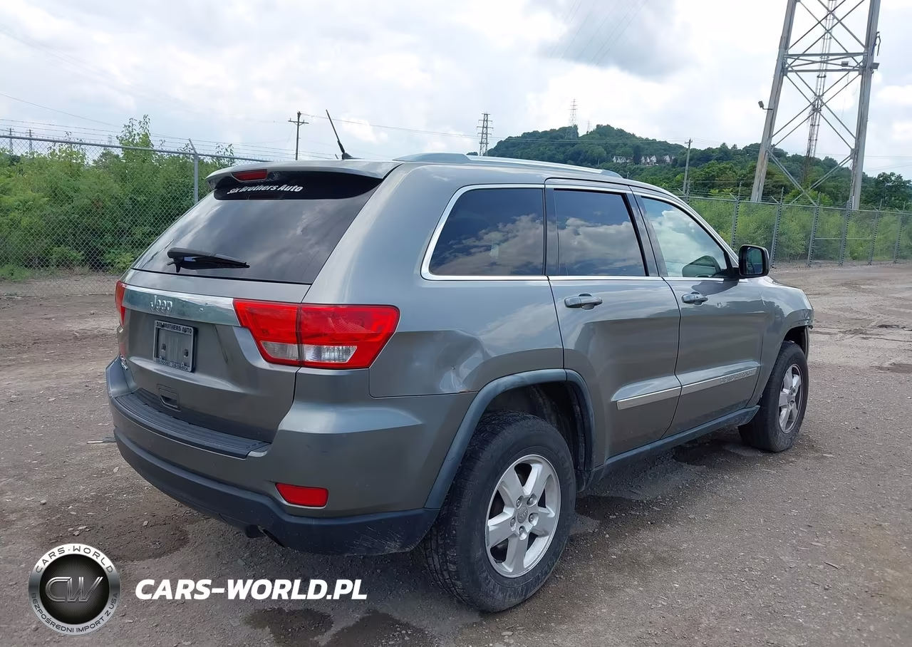 2011 Jeep Grand Cherokee Laredo VIN:1J4RR4GG1BC576845 - 4