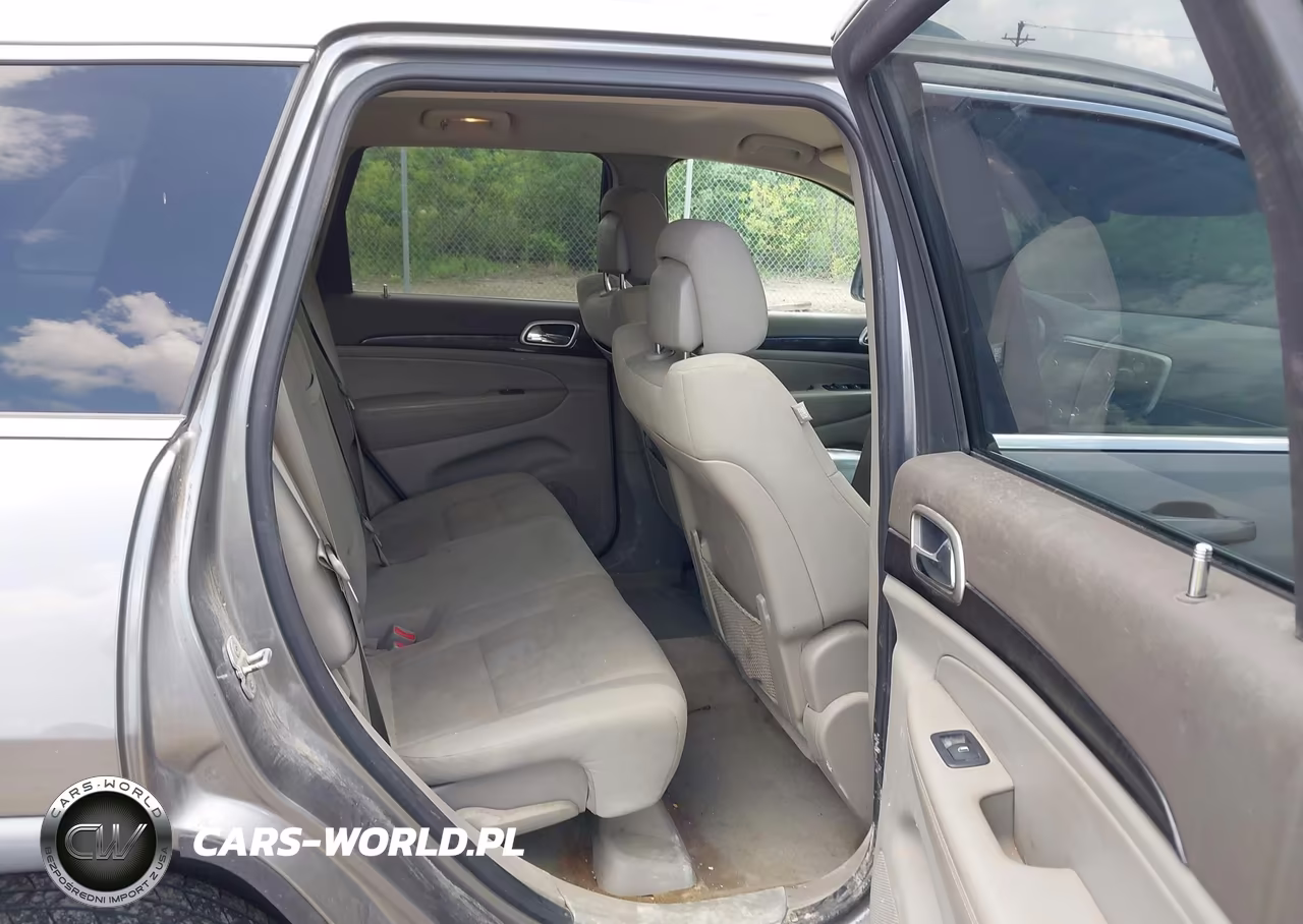 2011 Jeep Grand Cherokee Laredo VIN:1J4RR4GG1BC576845 - 8