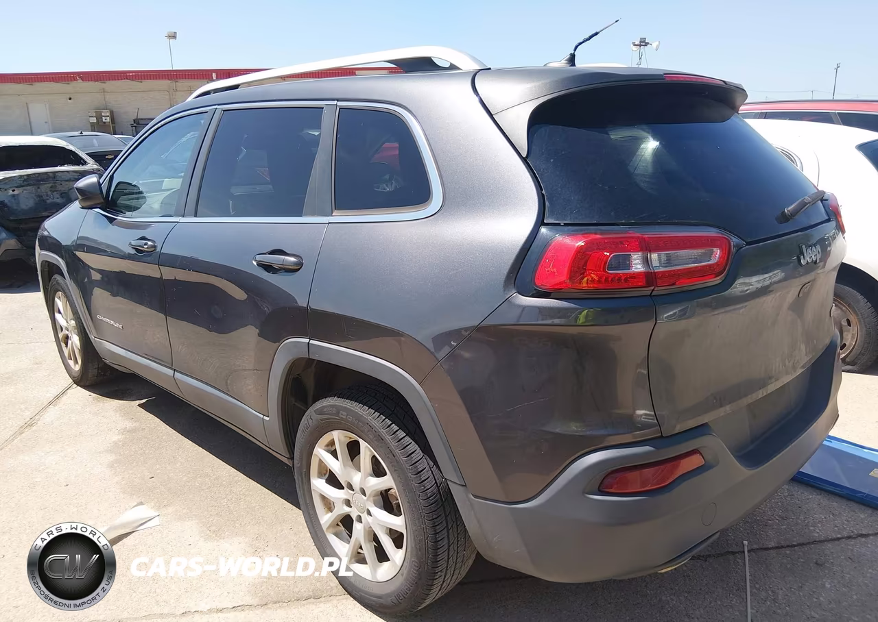 2015 Jeep Cherokee Latitude VIN:1C4PJLCBXFW699881 - 3